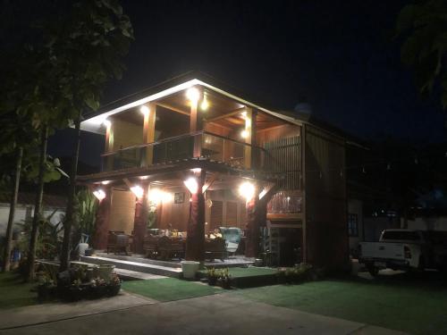 Gallery image of 188 Teak House บ้านต้นสัก in Chiang Mai