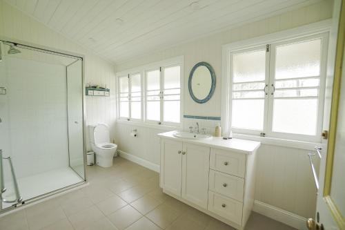 Ένα μπάνιο στο Montrose Farm Stay - Charming 2 bedroom cottage