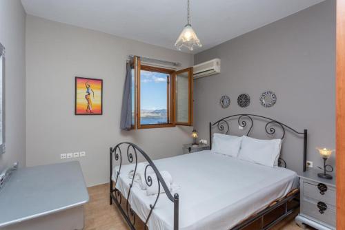 a bedroom with two beds and a window at Villa Konstantina in Exopoli