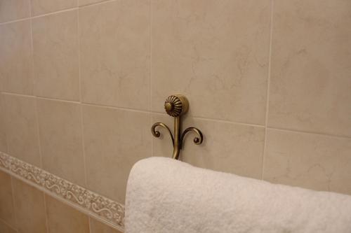 a towel hanging on a towel rack in a bathroom at Hotel O Palmo in Panarea