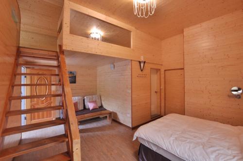 a bedroom with a bunk bed and a ladder at Runners' House Taitung in Changbin