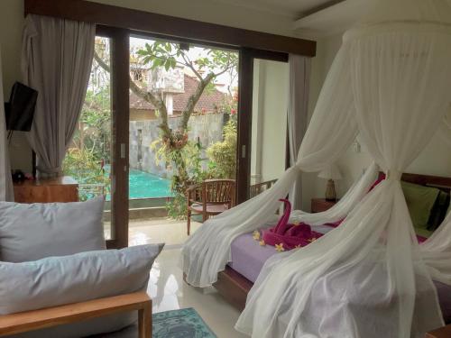 Πισίνα στο ή κοντά στο Merthayasa Bungalow 2