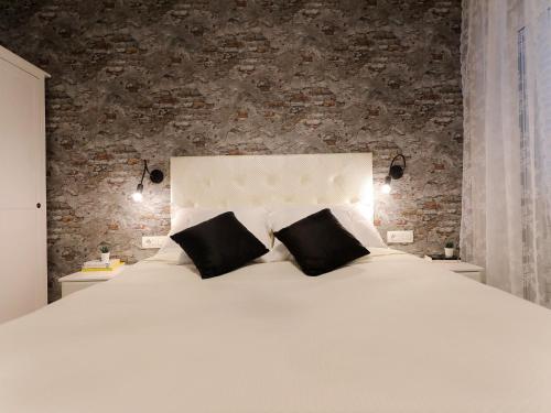 Кровать или кровати в номере Aldo Apartments Center