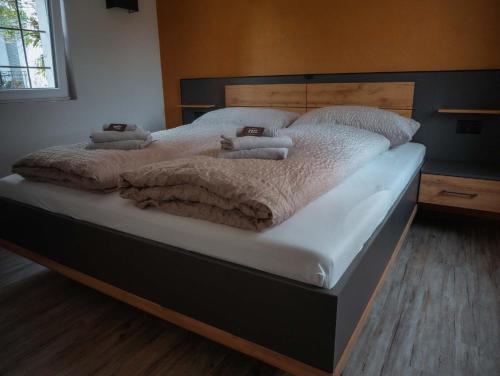 Postel nebo postele na pokoji v ubytování Stalder Meat & Bed