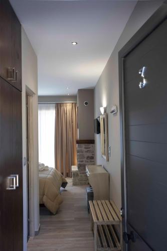 a hotel room with a bedroom and a bed at Δωμάτια με θέα in Méga Khoríon