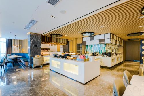 Gallery image of Atour Hotel Hangzhou Sandun Jindi Plaza in Libu