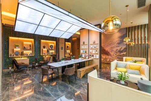 Foto da galeria de Atour Hotel Hangzhou Sandun Jindi Plaza em Libu
