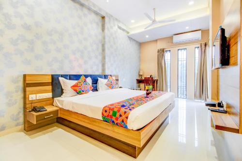 a bedroom with a large bed in a room at FabHotel 7th Crossing in Jaipur