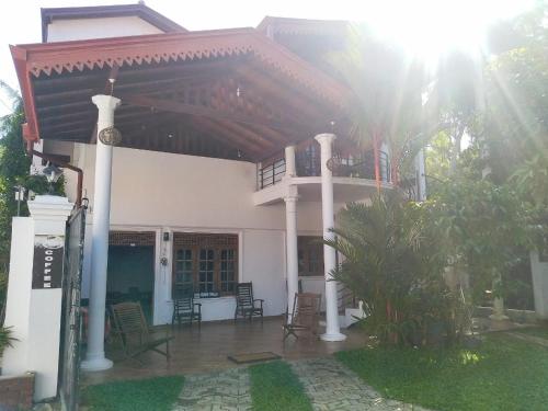 El edificio en el que está la casa de huéspedes