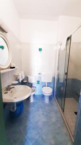 a bathroom with a toilet and a sink and a shower at Hotel Parco Delle Agavi in Ischia