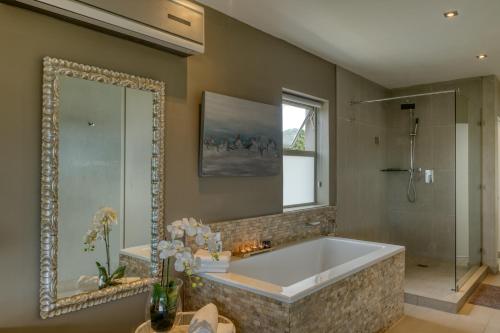 Ένα μπάνιο στο Stanford's Cove Villas