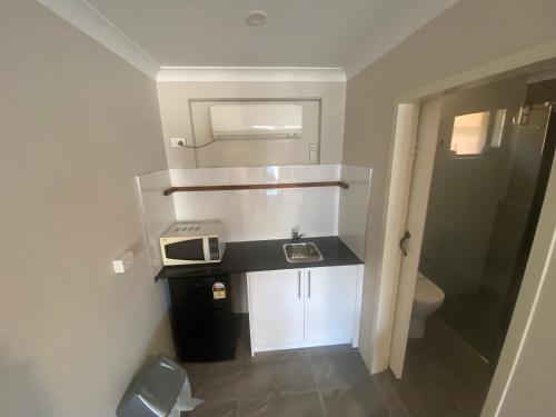Dapur atau dapur kecil di Woongarra Motel