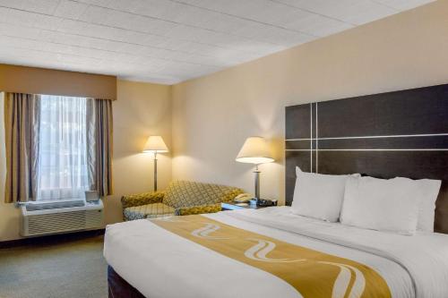 Postel nebo postele na pokoji v ubytování Quality Inn Ledgewood - Dover