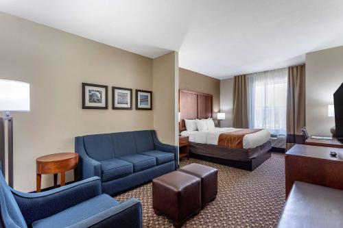 Comfort Inn & Suites Atoka-Millington的休息区
