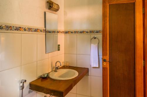 Kylpyhuone majoituspaikassa Pousada Opicodocipo