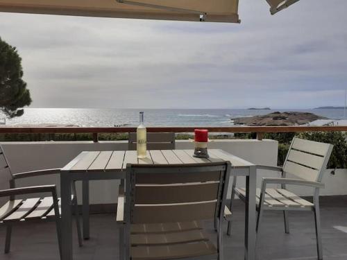 Breezy summer maisonette with exciting view!