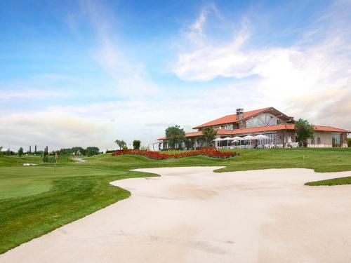 Golf v hotelu nebo okolí