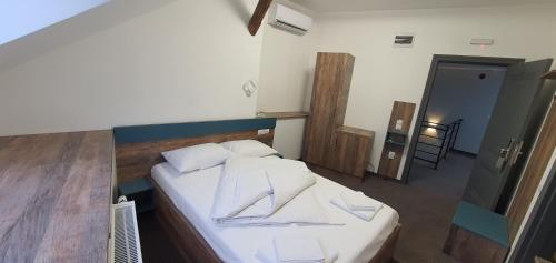 Ένα ή περισσότερα κρεβάτια σε δωμάτιο στο Casa Achim