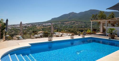 Cảnh núi rừng hoặc tầm nhìn ra núi từ nhà nghỉ B&B