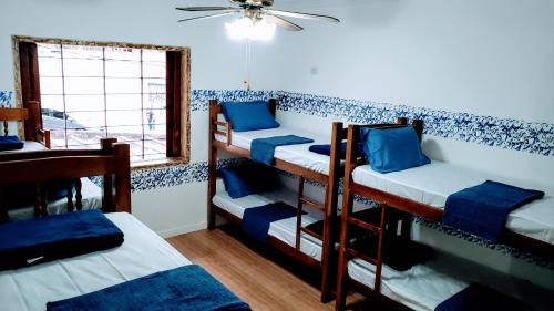 Tempat tidur dalam kamar di Deck Hostel Congonhas