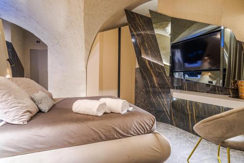 En eller flere senge i et værelse på Le Suites Del Duomo Luxury