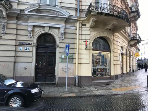 a black car parked in front of a building at Apartments on Shevchenko avenue in Lviv