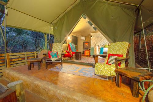 Zona de estar de Wielewaal Bush Lodge