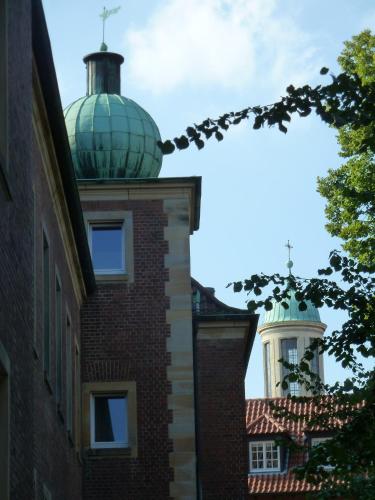 a building with a dome on top of a building with a tower at Golden Treasure Deluxe in Münster