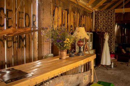 a room with a wooden counter with flowers on it at Rajski Staw in Zajki
