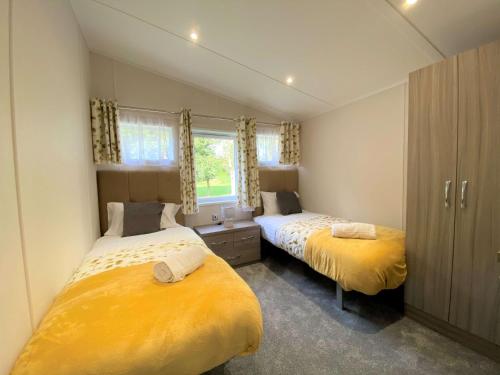 Gallery image of The Yorkshire Burrow Lodge with Hot Tub in York
