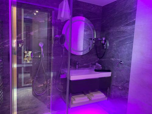 Ванная комната в Tisia Hotel & Spa