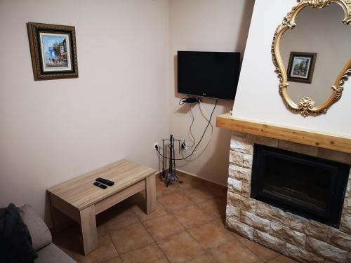 a living room with a fireplace and a mirror at Apartamentos Horno y Casa De Dulce in Purullena