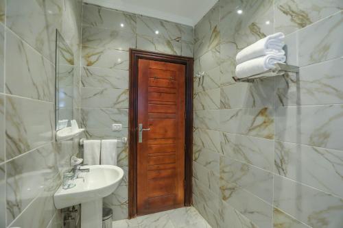 Ванная комната в The Palm Hotel