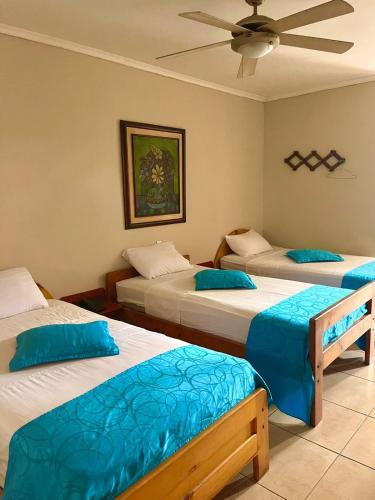 Ένα ή περισσότερα κρεβάτια σε δωμάτιο στο Hostal Quil
