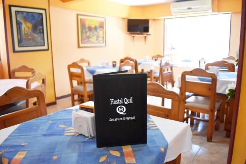 Μια τηλεόραση ή/και κέντρο ψυχαγωγίας στο Hostal Quil
