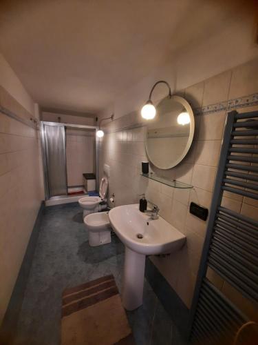 A bathroom at Le MURA MEDIEVALI