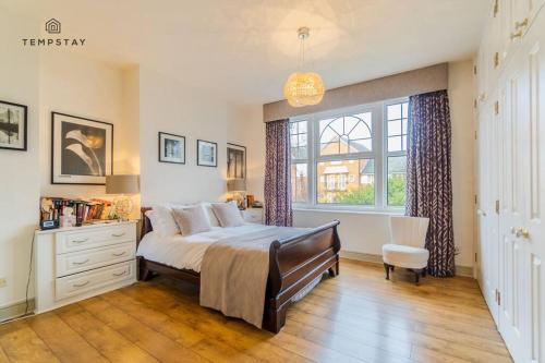 a bedroom with a bed and a window at LUXURY HOME - CENTRAL WINDSOR, GATED PARKING in Windsor