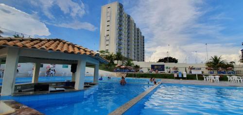 a large swimming pool with a building in the background at Golden Dolphin Express Roberto imoveis in Caldas Novas