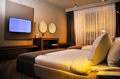 Postel nebo postele na pokoji v ubytování The Erzurum Hotel