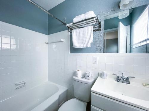 Ett badrum på Sunrise Resort Motel South