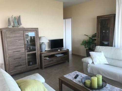 Una televisión o centro de entretenimiento en Villa Ocean View