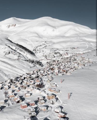 a group of houses on a snowy mountain at Villa Winterfell Popova Shapka in Popova Shapka
