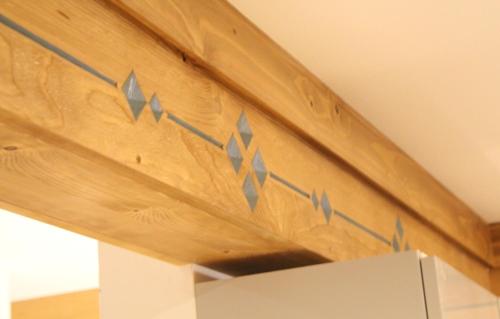 a close up of a wooden table with blue designs on it at FAJNE CHATY - rodzinny wypoczynek w górach in Falsztyn