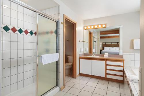 Un baño de Gold Point Resort Breckenridge by Vacatia