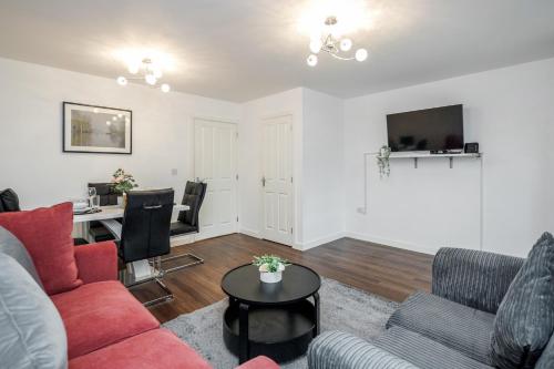 a living room with a couch and a table at Stunning 3BR house in Basildon in Basildon