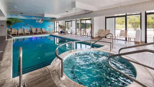 a swimming pool with a hot tub in a building at Best Western Kent Narrows Inn in Grasonville