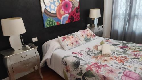 A bed or beds in a room at Luxury apartment arinaga