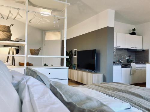 a living room with a bed and a kitchen at Schickes, Stilvolles und Helles Apartment in Münster in Münster