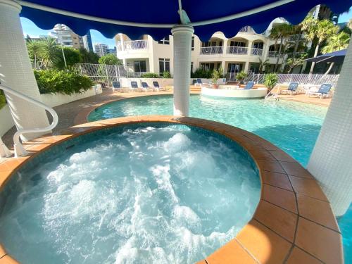 Piscina en o cerca de Beachfront Romantic Getaway - Surfers Paradise