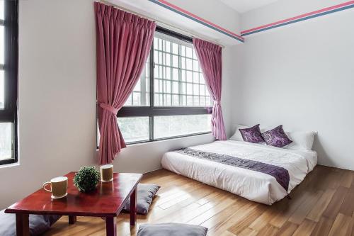 Una cama o camas en una habitación de Chaohai Homestay
